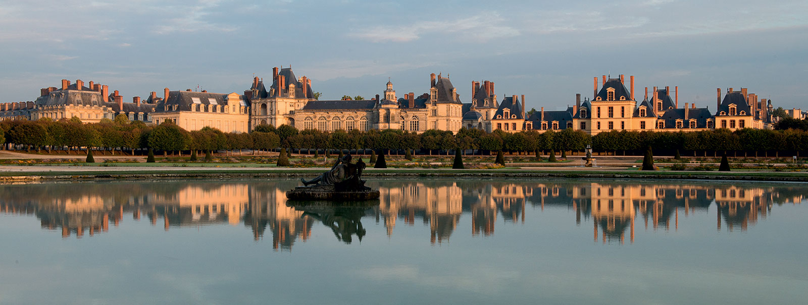 II. LES BÂTIMENTS ET COURS  Le site éducatif du château de Fontainebleau