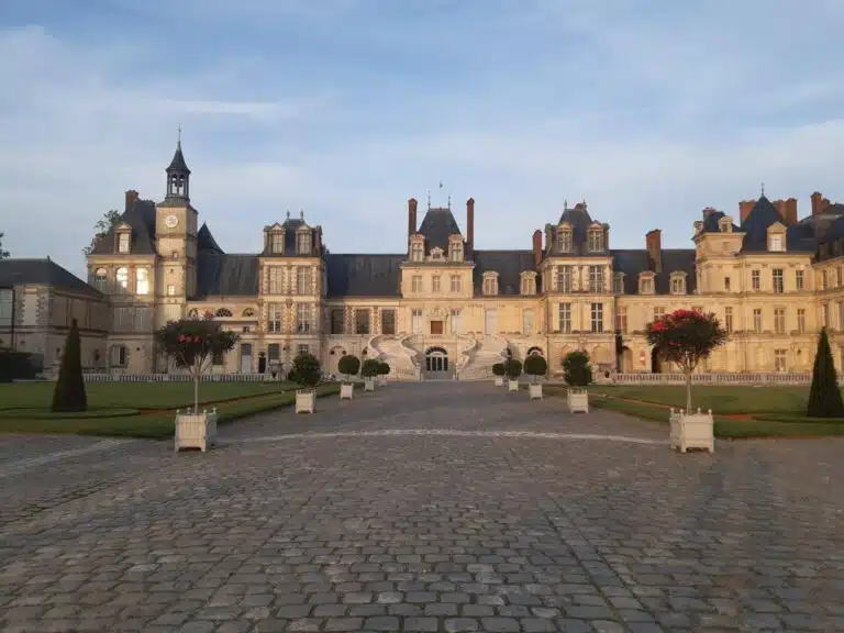 Le Nôtre, André: chateau at Fontainebleau - Students