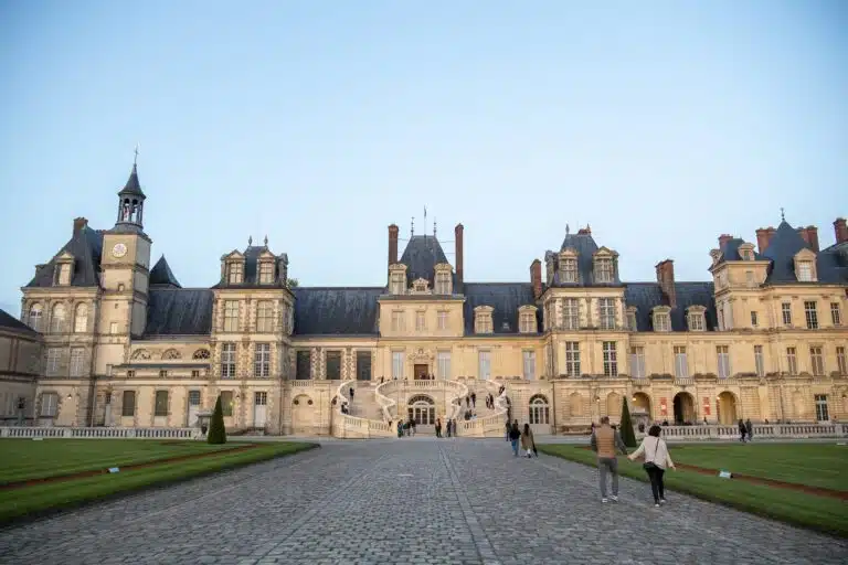 The Château de Fontainebleau: transports
